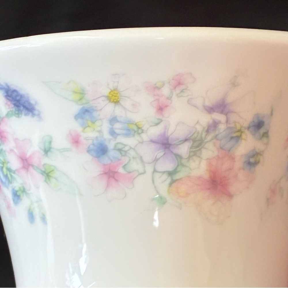 Wedgwood Vintage Angela Bone China Small Urn Bud Vase Toothpick Holder - Picture 3 of 9